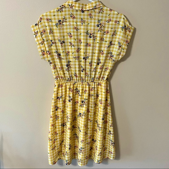 Gingham Dress with flowers 🌸 - Picture 2 of 3